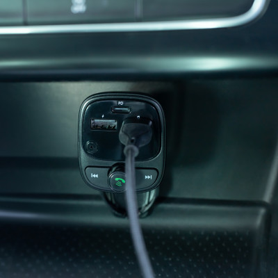 Forever FM Transzmitter Bluetooth 2 x USB-A 1 x USB-C PD 30W TR-370 fekete