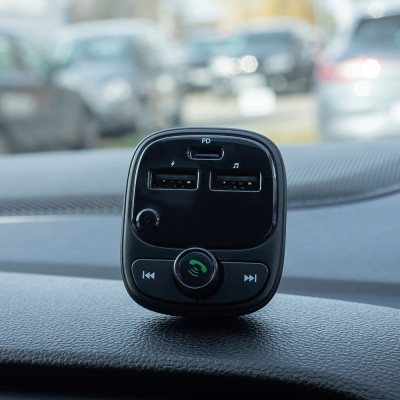 Forever FM Transzmitter Bluetooth 2 x USB-A 1 x USB-C PD 30W TR-370 fekete