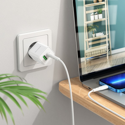 Borofone fali töltő BN7 - USB + Type C - QC 3.0 PD 20W fehér